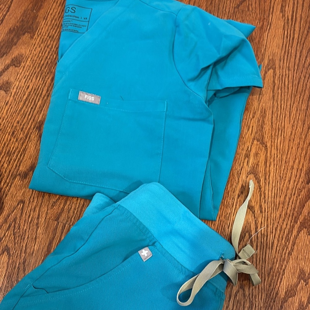 FIGS TEAL Jogger Scrub Pants & top set